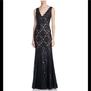 Avery G V-back lace gown. Size 0